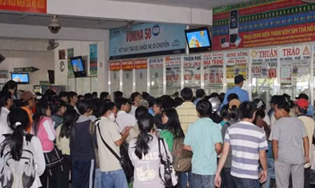 Để có được tấm vé cho ngày về Tết không dễ