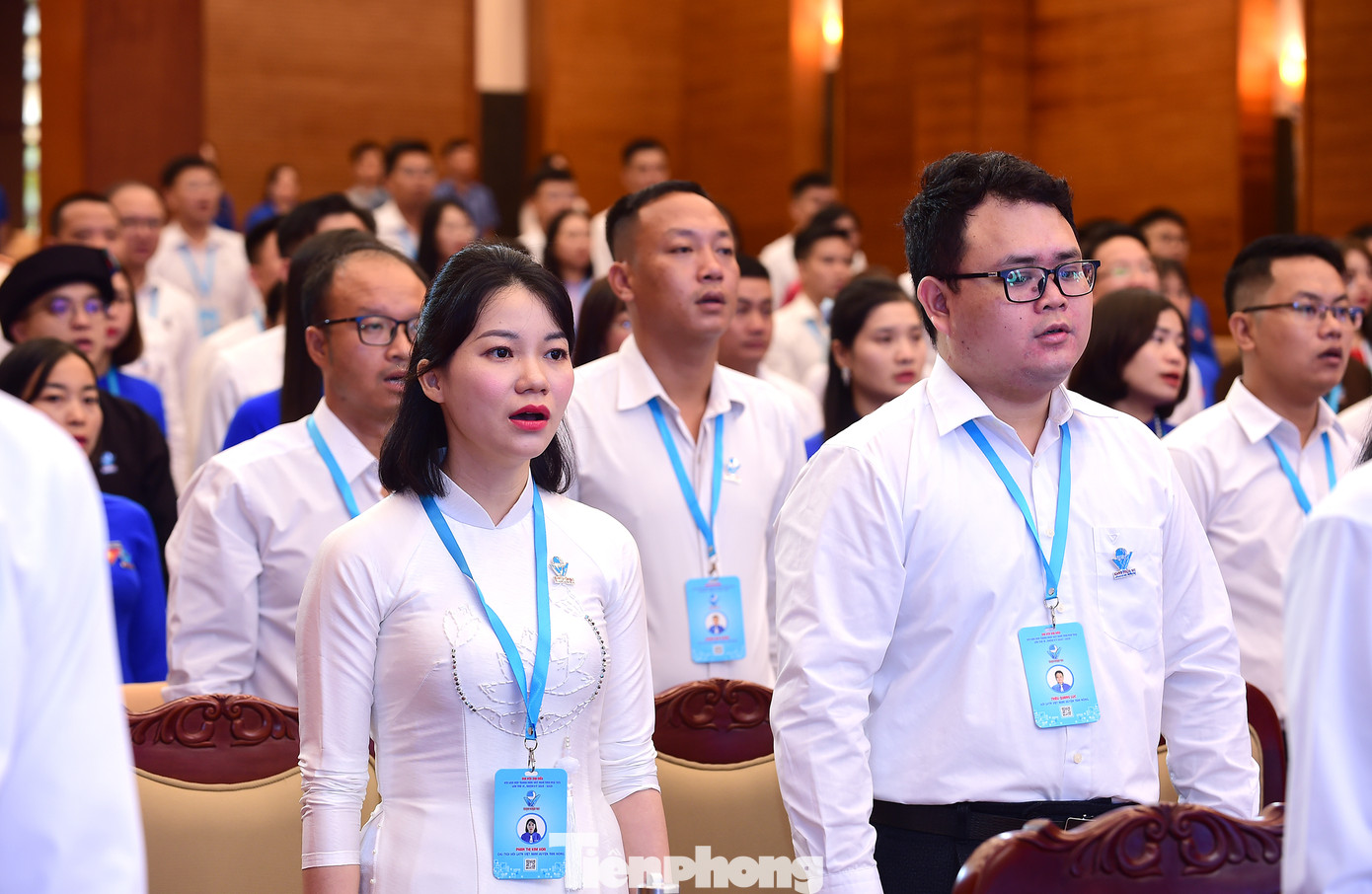 Các đại biểu thực hiện nghi lễ chào cờ. Ảnh: Xuân Tùng Các đại biểu thực hiện nghi lễ chào cờ. Ảnh: Xuân Tùng