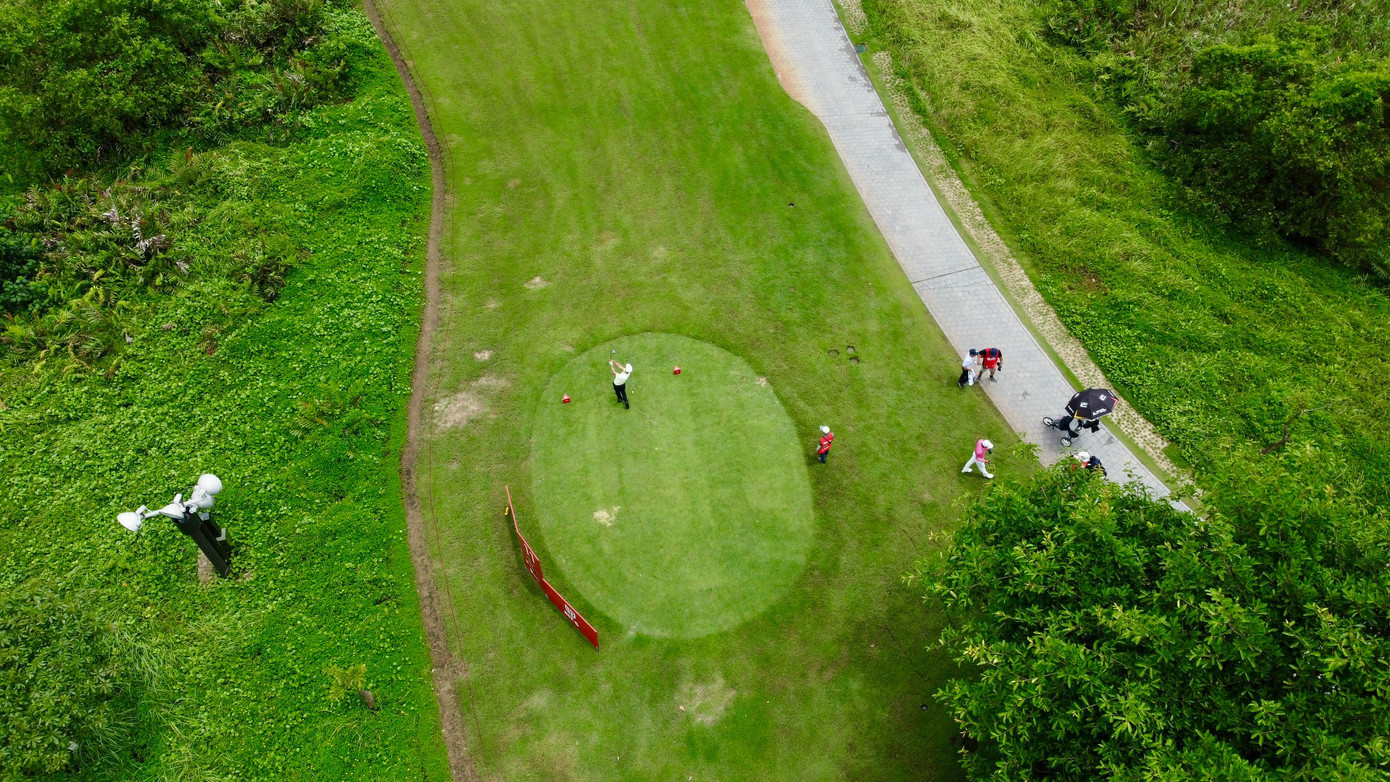 Những golfer khác cũng có chung quan điểm, nói rằng cách bố trí của Ban tổ chức buộc họ phải nỗ lực nhiều hơn để hoàn thành các hố đấu với thành tích tốt nhất.