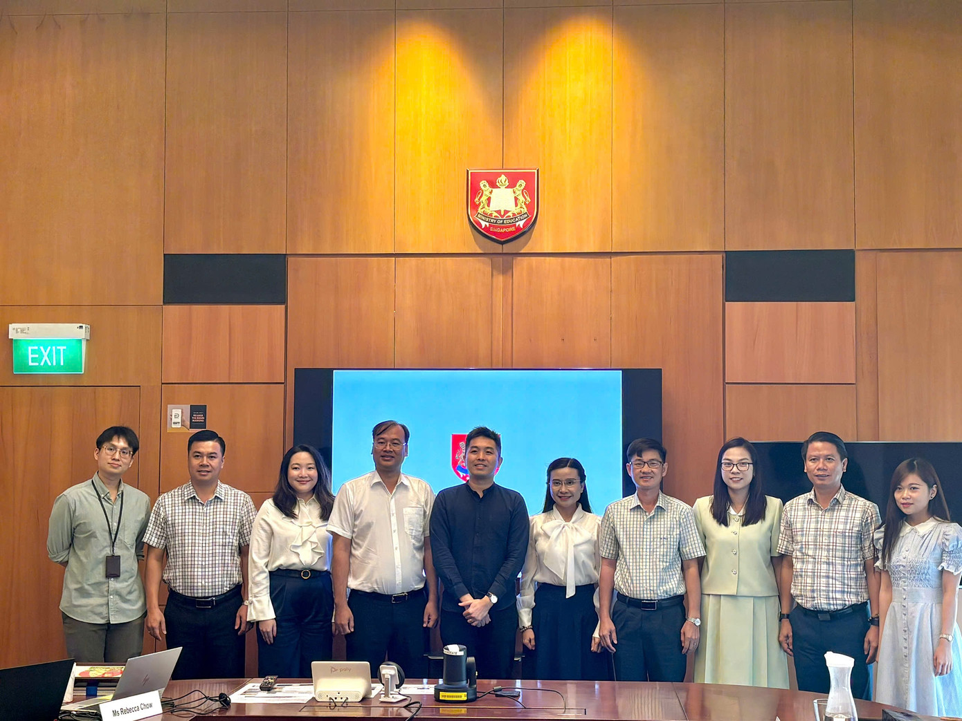 Đoàn đại biểu đến thăm và làm việc tại Bộ Giáo dục Singapore. Ảnh: BTC