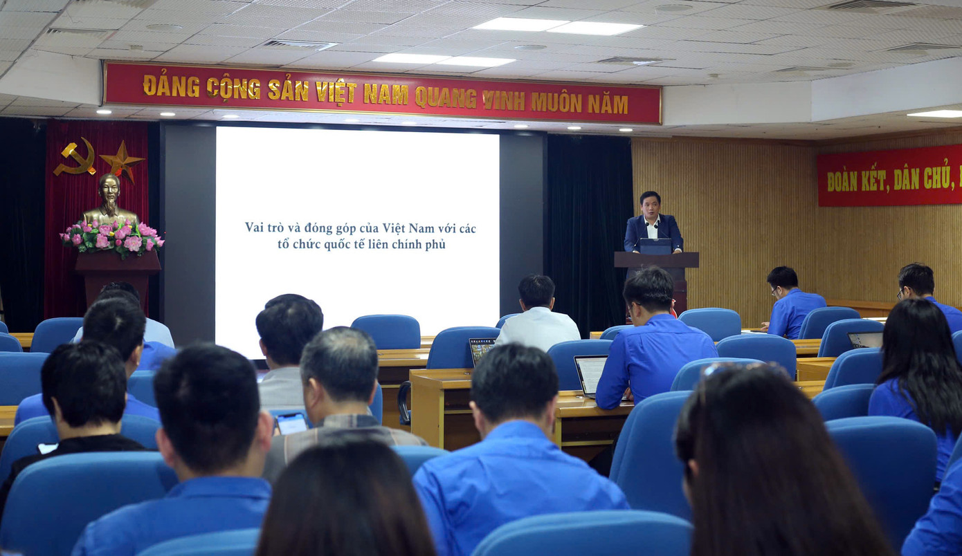 Ông Nguyễn Vũ Minh trao đổi tại hội nghị.