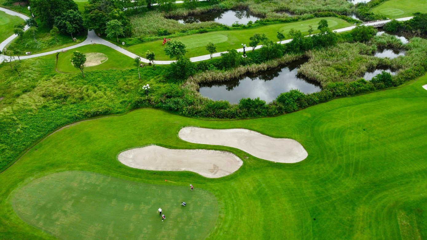 Đây là lần thứ ba Vinpearl Golf Hải Phòng đăng cai tổ chức Giải Vô địch Golf Quốc gia 2024, Cúp VinFast - Hải Phòng. Mặc dù vậy, như nhiều golfer chia sẻ, mỗi lần đến Vinpearl Golf Hải Phòng là một trải nghiệm khác biệt. Đây là lần thứ ba Vinpearl Golf Hải Phòng đăng cai tổ chức Giải Vô địch Golf Quốc gia 2024, Cúp VinFast - Hải Phòng. Mặc dù vậy, như nhiều golfer chia sẻ, mỗi lần đến Vinpearl Golf Hải Phòng là một trải nghiệm khác biệt.