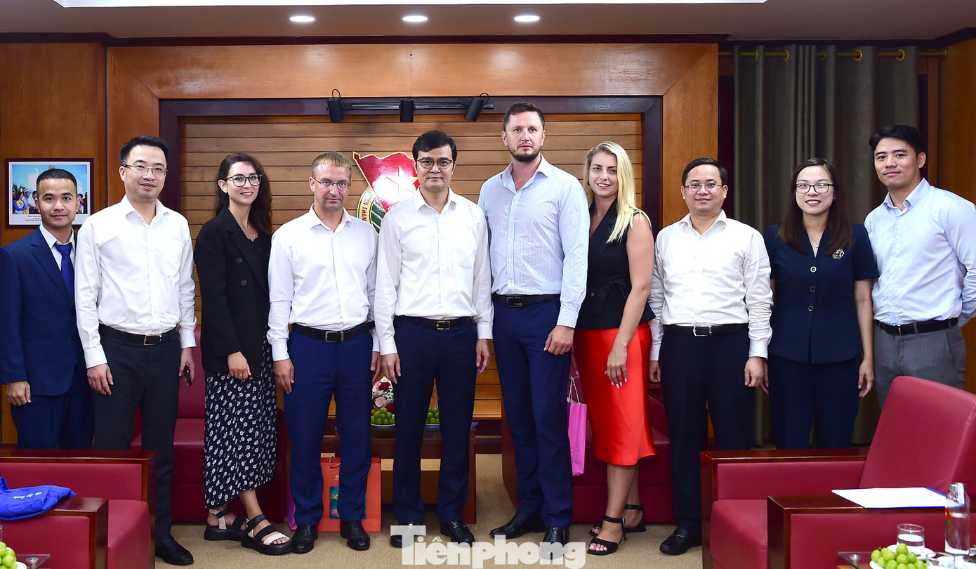 Đoàn đại biểu hai bên chụp ảnh lưu niệm. Ảnh: Xuân Tùng Đoàn đại biểu hai bên chụp ảnh lưu niệm. Ảnh: Xuân Tùng