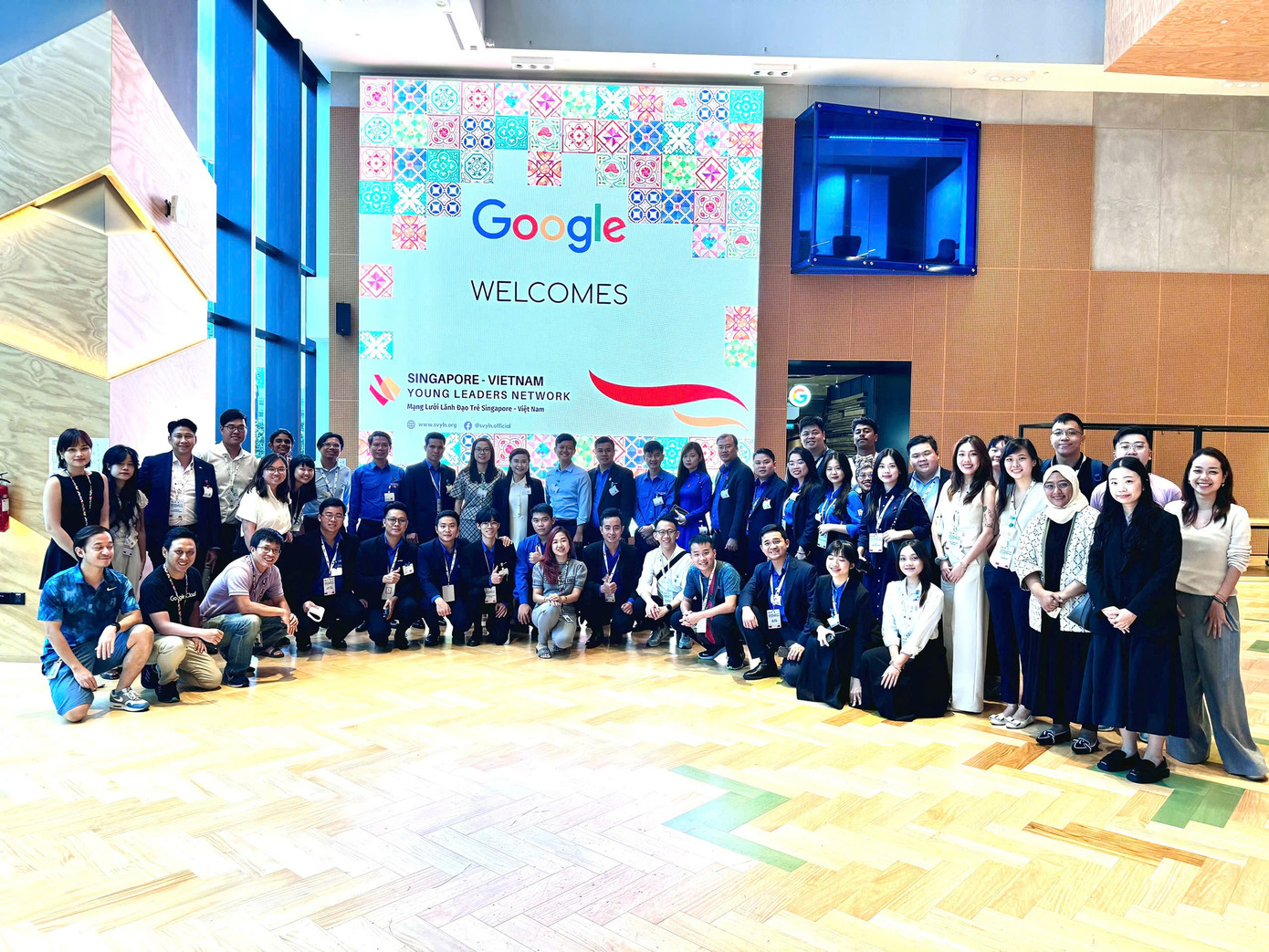 Đoàn đại biểu thăm Văn phòng châu Á-Thái Bình Dương của Google ở Singapore. Ảnh: BTC