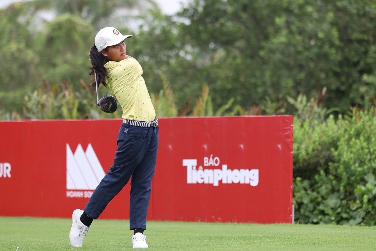 Linh đã có 3 năm gắn bó với bộ môn golf và được truyền cảm hứng từ bố. Đến nay, Linh đã đạt được nhiều thành tích đáng nể, như vô địch U11 nữ tại chặng 3 VGA Junior Tour, vô địch vòng đối kháng bảng U11 và U13 ở chặng 4.