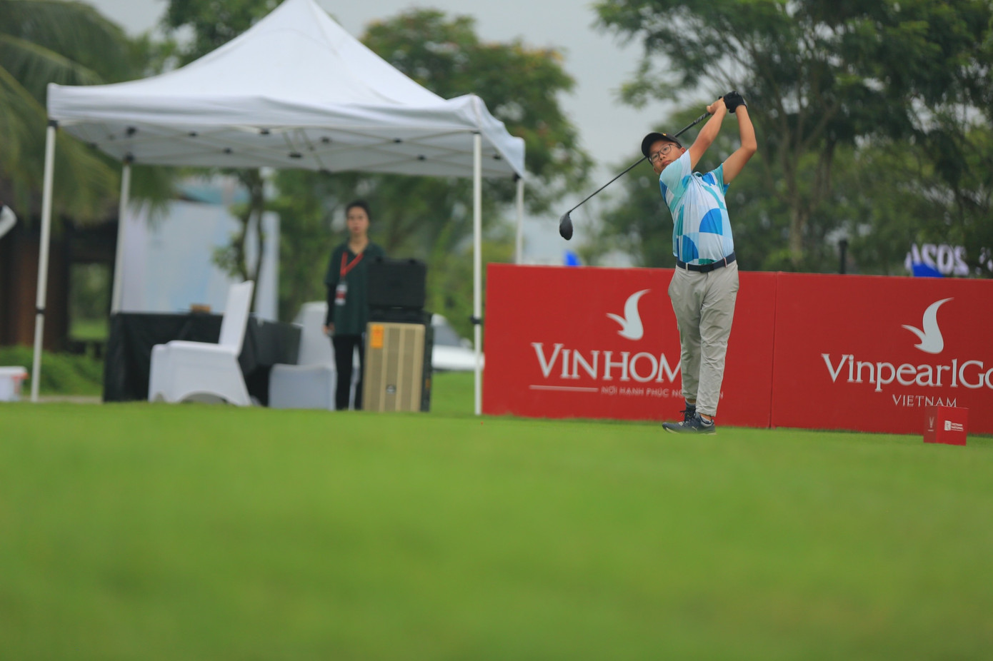 Không đặt nặng thành tích, Lê Bật Bảo Lâm lần đầu đến với Giải Vô địch Golf Quốc gia nhằm &quot;gặp gỡ, giao lưu với các golfer có trình độ cao và được đến gần hơn với môi trường thi đấu chuyên nghiệp&quot;. Như những giải phong trào khác từng tham gia trước đây, bố vẫn là người đồng hành với Bảo Lâm trong vai trò caddie.