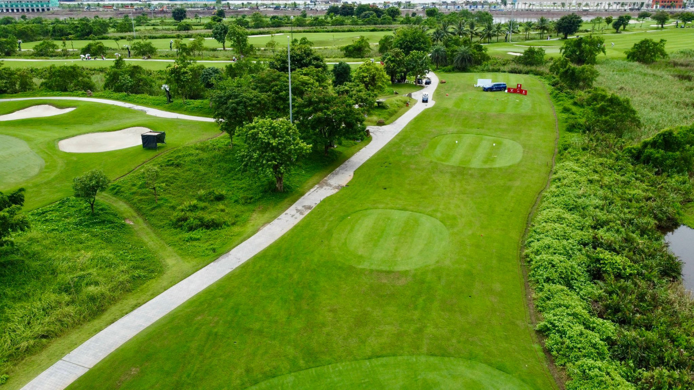 Ở giải năm nay, nhận thấy trình độ các golfer ngày càng tiến bộ, Ban tổ chức cũng nâng cao các tiêu chuẩn để Giải Vô địch Golf Quốc gia luôn là giải đấu đỉnh cao và đẳng cấp. Vì vậy, sân đấu ở Vinpearl Golf Hải Phòng được thiết kế dài hơn, cỏ rough được nuôi dày hơn.