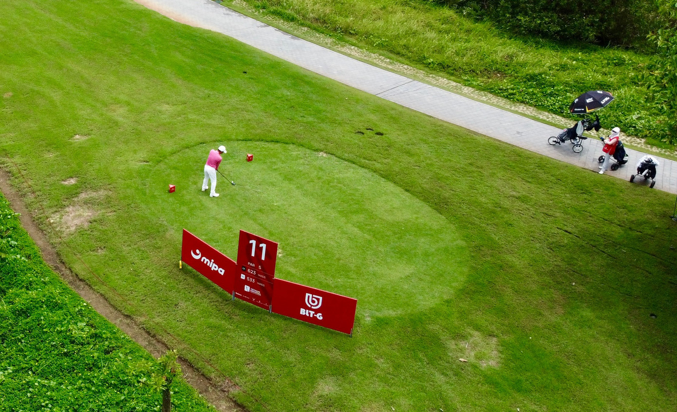 Ở giải năm nay, nhận thấy trình độ các golfer ngày càng tiến bộ, Ban tổ chức cũng nâng cao các tiêu chuẩn để Giải Vô địch Golf Quốc gia luôn là giải đấu đỉnh cao và đẳng cấp. Vì vậy, sân đấu ở Vinpearl Golf Hải Phòng được thiết kế dài hơn, cỏ rough được nuôi dày hơn. Ở giải năm nay, nhận thấy trình độ các golfer ngày càng tiến bộ, Ban tổ chức cũng nâng cao các tiêu chuẩn để Giải Vô địch Golf Quốc gia luôn là giải đấu đỉnh cao và đẳng cấp. Vì vậy, sân đấu ở Vinpearl Golf Hải Phòng được thiết kế dài hơn, cỏ rough được nuôi dày hơn.