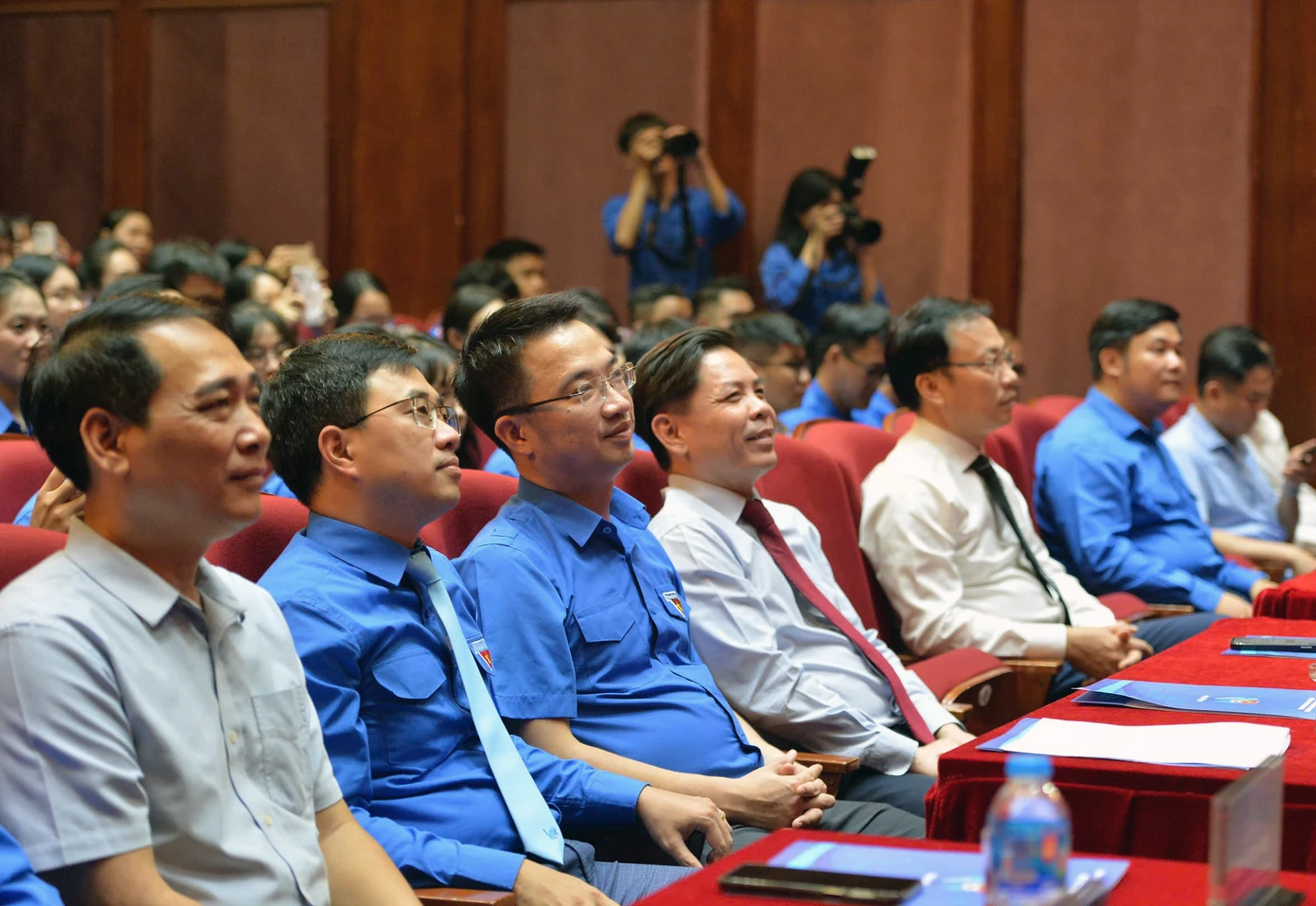 Các đại biểu dự tham dự chương trình.