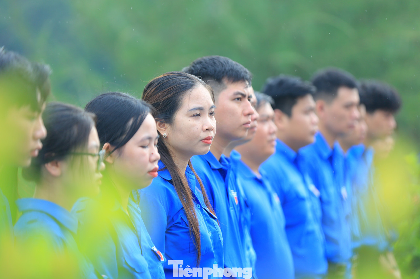 Các đại biểu và đoàn viên thanh niên dự Lễ tri ân, tưởng niệm các Anh hùng liệt sĩ tàu không số, Đường Hồ Chí Minh trên biển. Các đại biểu và đoàn viên thanh niên dự Lễ tri ân, tưởng niệm các Anh hùng liệt sĩ tàu không số, Đường Hồ Chí Minh trên biển.