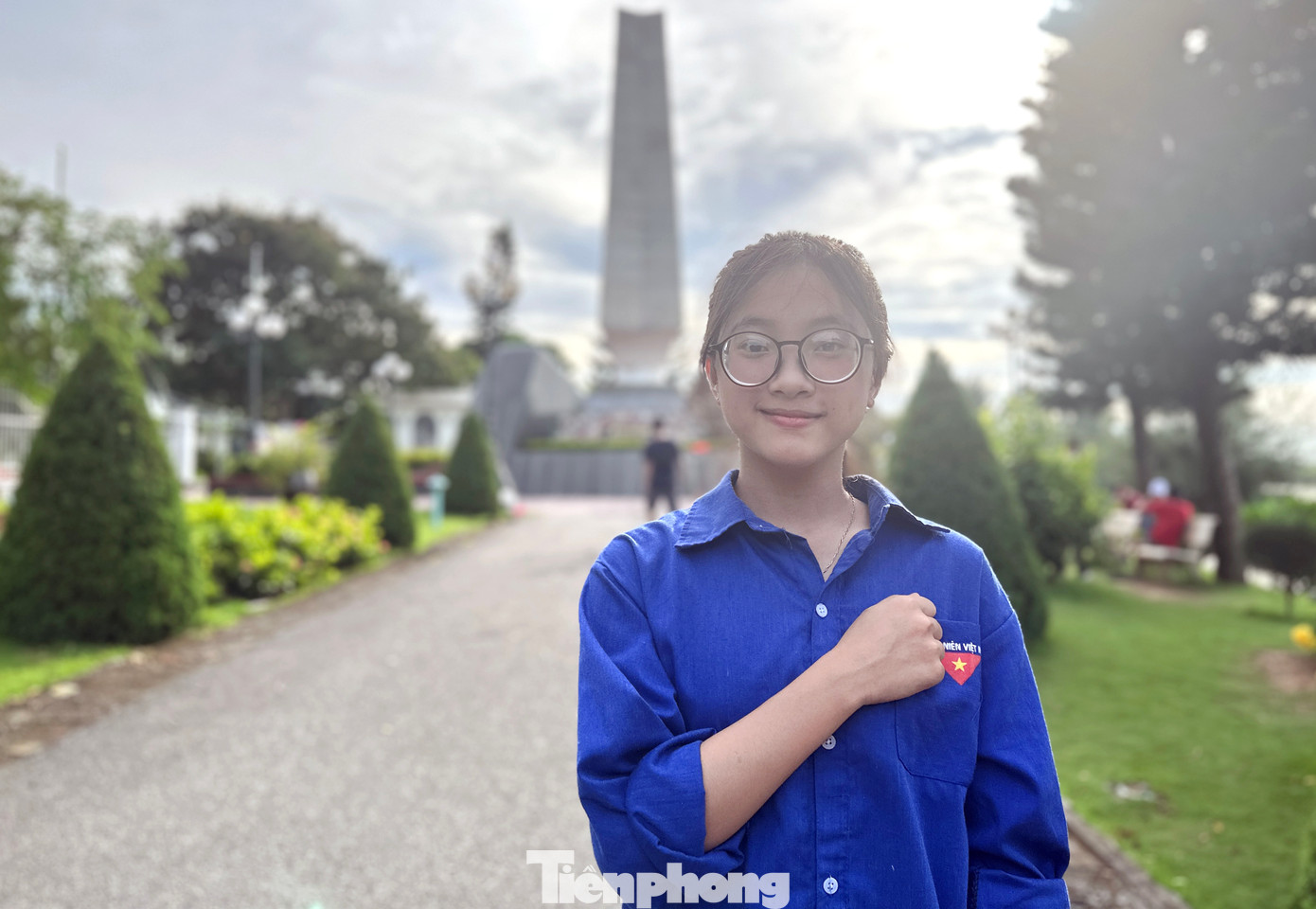 Đinh Thị Như Ý tự hào khi được sinh ra và lớn lên trên quê hương có nhiều di tích lịch sử - văn hoá, trong đó có Bến K15. Đinh Thị Như Ý tự hào khi được sinh ra và lớn lên trên quê hương có nhiều di tích lịch sử - văn hoá, trong đó có Bến K15.