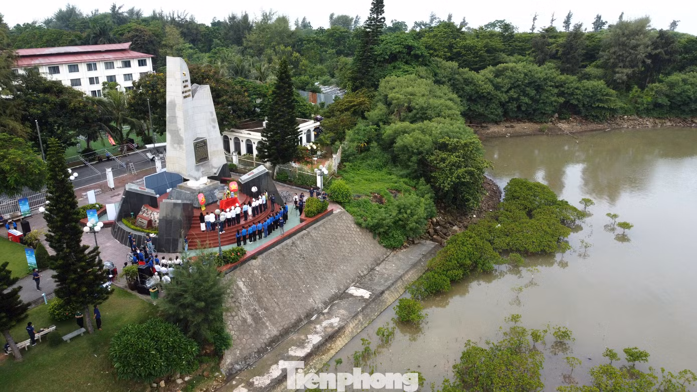 Lễ tri ân, tưởng niệm các Anh hùng liệt sĩ tàu không số diễn ra tại Bến K15.