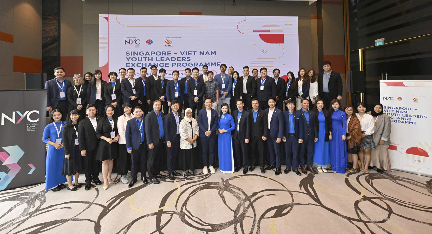 Lãnh đạo thanh niên hai nước và các đại biểu thanh niên Việt Nam - Singapore tại chương trình. Ảnh: BTC