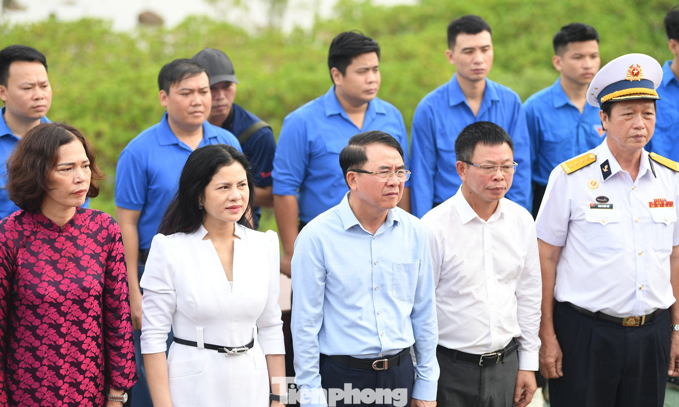 Dự chương trình có: ông Lê Khắc Nam – Phó Chủ tịch UBND TP. Hải Phòng; bà Trần Thị Hoàng Mai – Giám đốc Sở Văn hoá - Thể thao TP. Hải Phòng; ông Nguyễn Ngọc Tuất - Phó Giám đốc Sở Nông nghiệp và Phát triển nông thôn TP. Hải Phòng; nhà báo Phùng Công Sưởng – Tổng Biên tập Báo Tiền Phong, đồng Trưởng Ban tổ chức Giải Vô địch Golf Quốc gia 2024, Cúp VinFast – Hải Phòng; nhà báo Lê Xuân Sơn – nguyên Tổng Biên tập Báo Tiền Phong; nhà báo Vũ Tiến – Phó Tổng Biên tập Báo Tiền Phong.