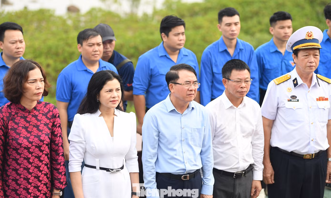 Dự chương trình có: ông Lê Khắc Nam – Phó Chủ tịch UBND TP. Hải Phòng; bà Trần Thị Hoàng Mai – Giám đốc Sở Văn hoá - Thể thao TP. Hải Phòng; ông Nguyễn Ngọc Tuất - Phó Giám đốc Sở Nông nghiệp và Phát triển nông thôn TP. Hải Phòng; nhà báo Phùng Công Sưởng – Tổng Biên tập Báo Tiền Phong, đồng Trưởng Ban tổ chức Giải Vô địch Golf Quốc gia 2024, Cúp VinFast – Hải Phòng; nhà báo Lê Xuân Sơn – nguyên Tổng Biên tập Báo Tiền Phong; nhà báo Vũ Tiến – Phó Tổng Biên tập Báo Tiền Phong.