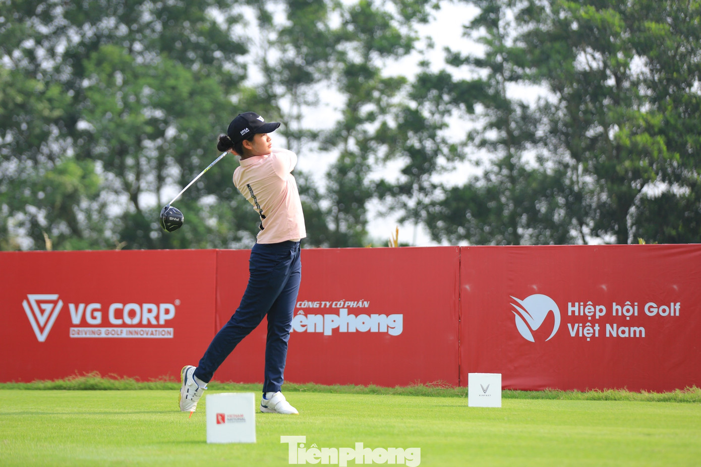 Tại Giải Vô địch Golf Quốc gia 2024, Cúp VinFast - Hải Phòng, Nguyễn Viết Gia Hân dẫn đầu bảng nữ với thành tích 140 gậy (-4) sau hai ngày thi đấu đầu tiên. Trong ngày thứ ba, Gia Hân khởi đầu tại hố số 10, cùng nhóm với Ngô Vĩnh Hoà và Lê Chúc An.