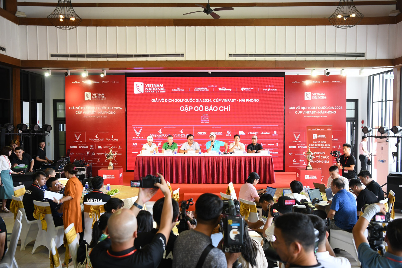 Quang cảnh buổi gặp mặt báo chí của Ban tổ chức Giải Vô địch Golf Quốc gia 2024, Cúp VinFast - Hải Phòng. Quang cảnh buổi gặp mặt báo chí của Ban tổ chức Giải Vô địch Golf Quốc gia 2024, Cúp VinFast - Hải Phòng.