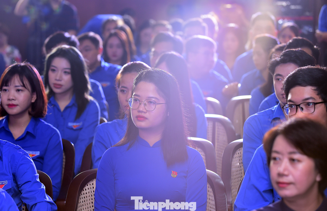 Các đại biểu và đoàn viên thanh niên tham dự chương trình. Ảnh: Xuân Tùng