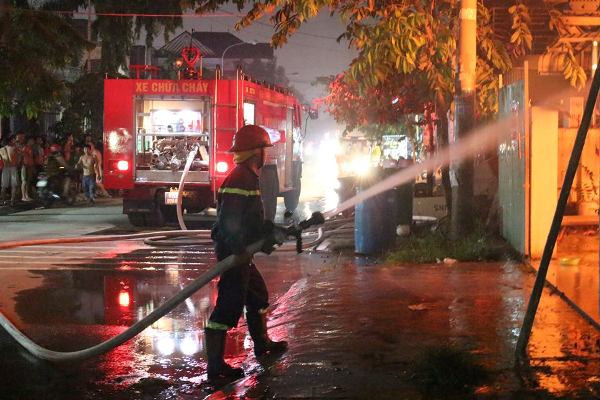 Công ty gỗ rộng hàng nghìn mét ở Bình Dương bốc cháy dữ dội ảnh 2