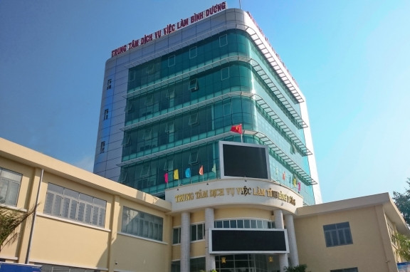 Hàng ngàn người chờ nhiều tháng chưa nhận được trợ cấp thất nghiệp ảnh 1