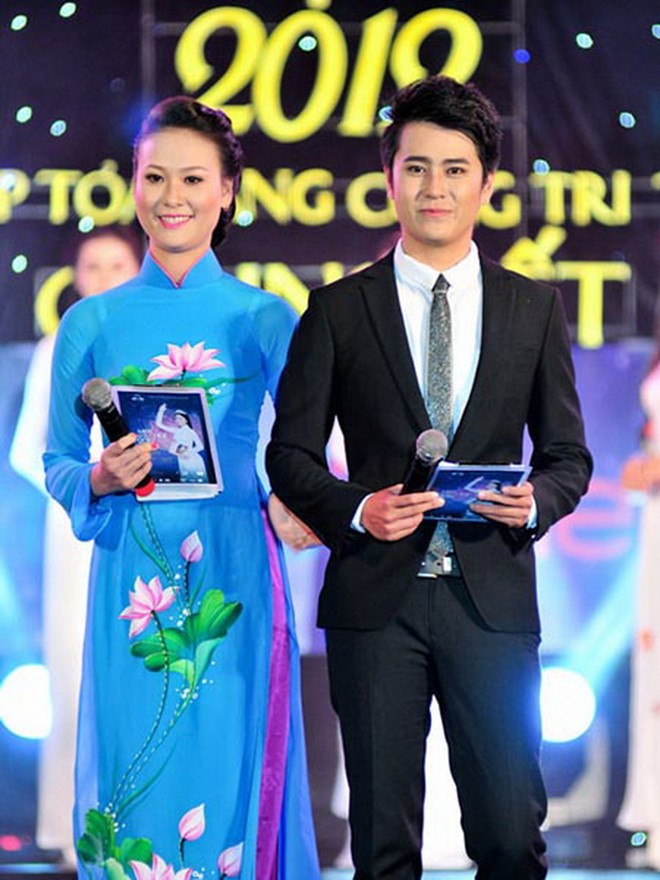 Giảng viên Phan Thị Minh Nga trong vai trò MC của cuộc thi Miss ĐH Huế 2012. Giảng viên Phan Thị Minh Nga trong vai trò MC của cuộc thi Miss ĐH Huế 2012