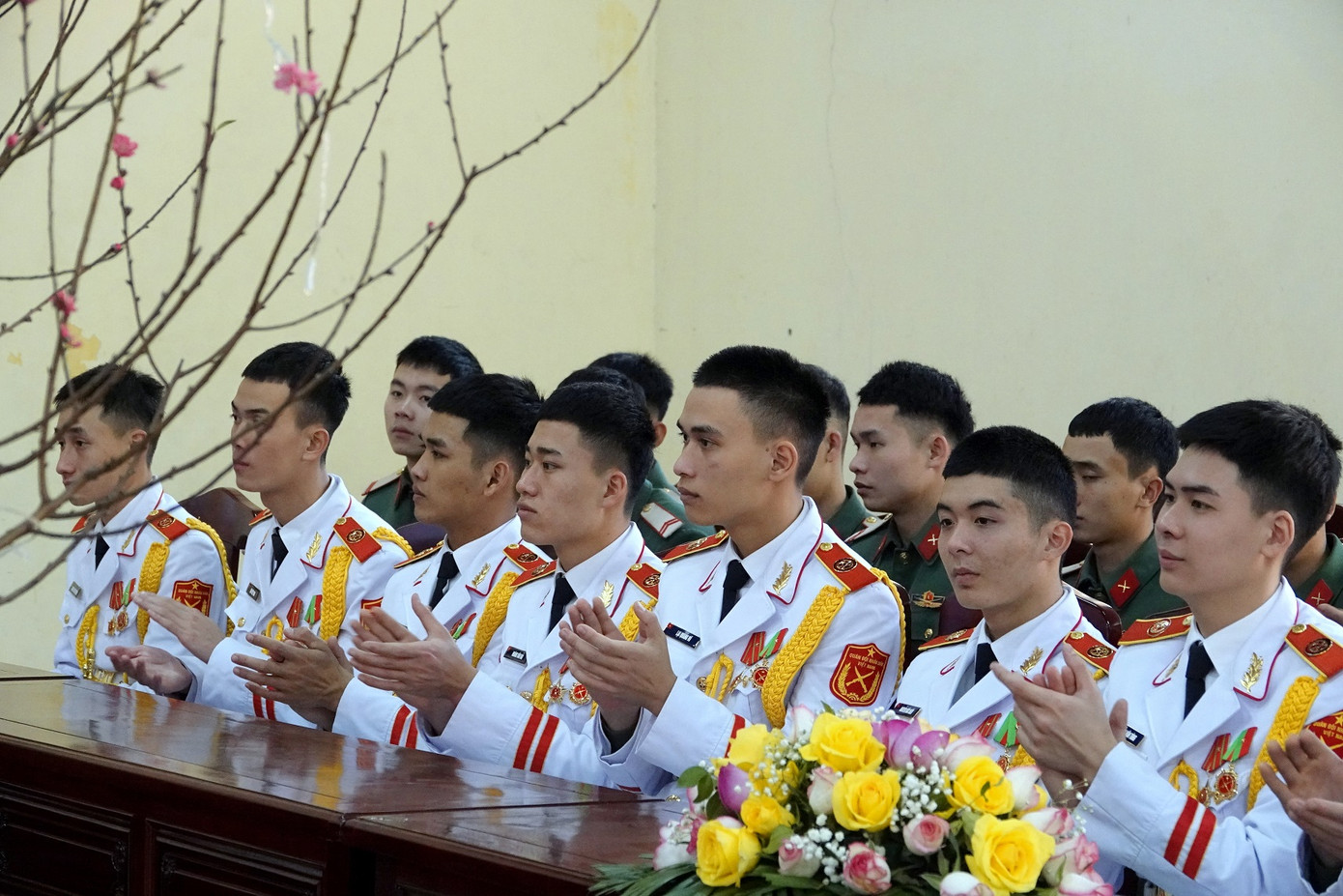 Thành lập ngày 2/2/1975, Đoàn 275 có nhiệm vụ bảo đảm an ninh, nghi lễ, sẵn sàng chiến đấu; đón tiếp và phục vụ đồng bào, khách quốc tế tới viếng Chủ tịch Hồ Chí Minh, tưởng niệm các anh hùng liệt sĩ và sinh hoạt chính trị, văn hóa tại khu vực Lăng cùng các nhiệm vụ khác.