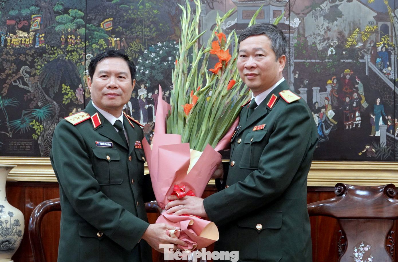 Tổng Tham mưu trưởng Nguyễn Tân Cương và Tư lệnh BTL Bảo vệ Lăng Bùi Hải Sơn Tổng Tham mưu trưởng Nguyễn Tân Cương và Tư lệnh BTL Bảo vệ Lăng Bùi Hải Sơn