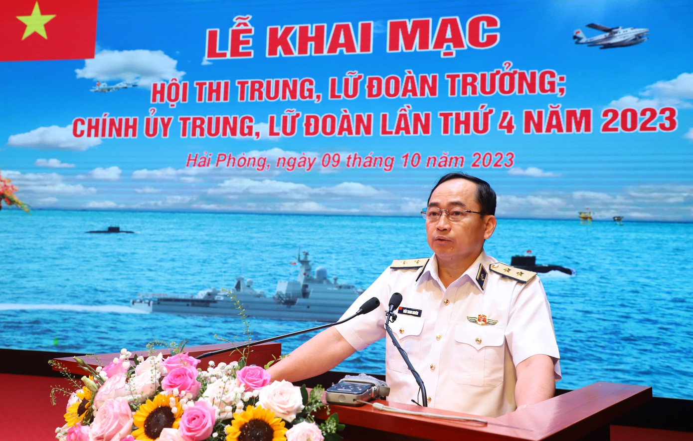 Phó Đô đốc Trần Thanh Nghiêm - Tư lệnh Hải quân phát biểu khai mạc hội thi, sáng 9/10.