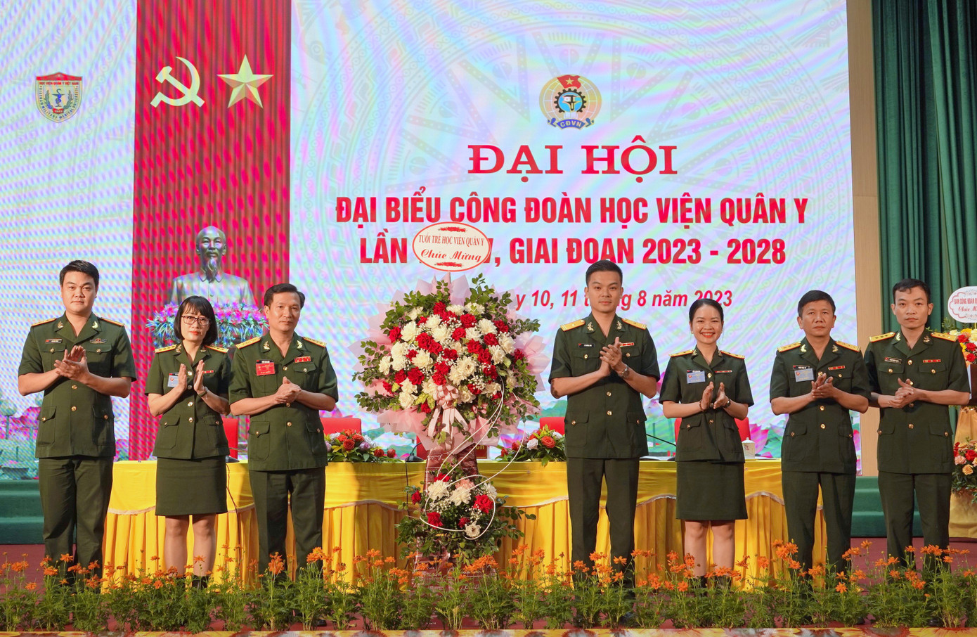 Đại diện Đoàn Thanh niên Học viện Quân y chúc mừng đại hội. Đại diện Đoàn Thanh niên Học viện Quân y chúc mừng đại hội.