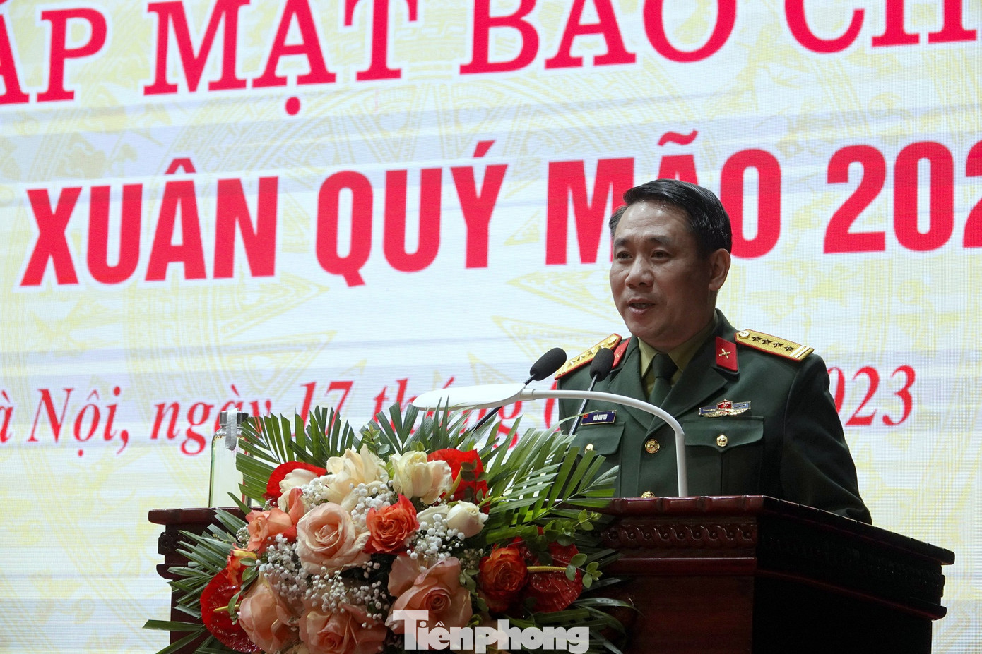 Tại buổi gặp mặt, đại biểu các cơ quan thông tấn, báo chí trong và ngoài Quân đội đã phát biểu, trao đổi nhiều ý kiến sâu sắc nhằm nâng cao hiệu quả tuyên truyền về Chủ tịch Hồ Chí Minh cũng như các điển hình của Ban Quản lý Lăng và Bộ Tư lệnh Bảo vệ Lăng trong thời gian tới Tại buổi gặp mặt, đại biểu các cơ quan thông tấn, báo chí trong và ngoài Quân đội đã phát biểu, trao đổi nhiều ý kiến sâu sắc nhằm nâng cao hiệu quả tuyên truyền về Chủ tịch Hồ Chí Minh cũng như các điển hình của Ban Quản lý Lăng và Bộ Tư lệnh Bảo vệ Lăng trong thời gian tới