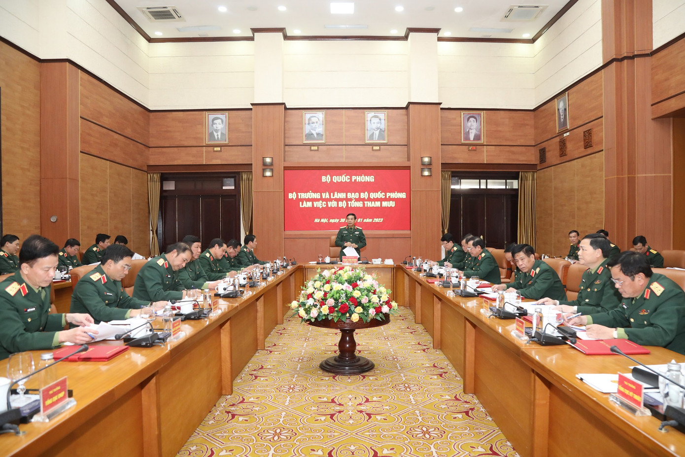 Cùng dự buổi làm việc có Đại tướng Lương Cường - Chủ nhiệm Tổng cục Chính trị QĐND Việt Nam; Thượng tướng Nguyễn Tân Cương - Tổng Tham mưu trưởng QĐND Việt Nam; đại biểu lãnh đạo và các cơ quan chức năng Bộ Quốc phòng, Bộ Tổng tham mưu, Tổng cục Chính trị. Cùng dự buổi làm việc có Đại tướng Lương Cường - Chủ nhiệm Tổng cục Chính trị QĐND Việt Nam; Thượng tướng Nguyễn Tân Cương - Tổng Tham mưu trưởng QĐND Việt Nam; đại biểu lãnh đạo và các cơ quan chức năng Bộ Quốc phòng, Bộ Tổng tham mưu, Tổng cục Chính trị.