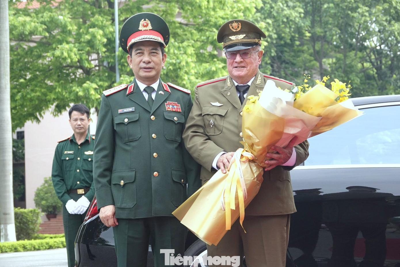 Đại tướng Phan Văn Giang chào đón Thượng tướng Álvaro López Miera tới thăm chính thức Việt Nam và hội đàm quân sự cấp cao. (Ảnh: Nguyễn Minh) Đại tướng Phan Văn Giang chào đón Thượng tướng Álvaro López Miera tới thăm chính thức Việt Nam và hội đàm quân sự cấp cao. (Ảnh: Nguyễn Minh)