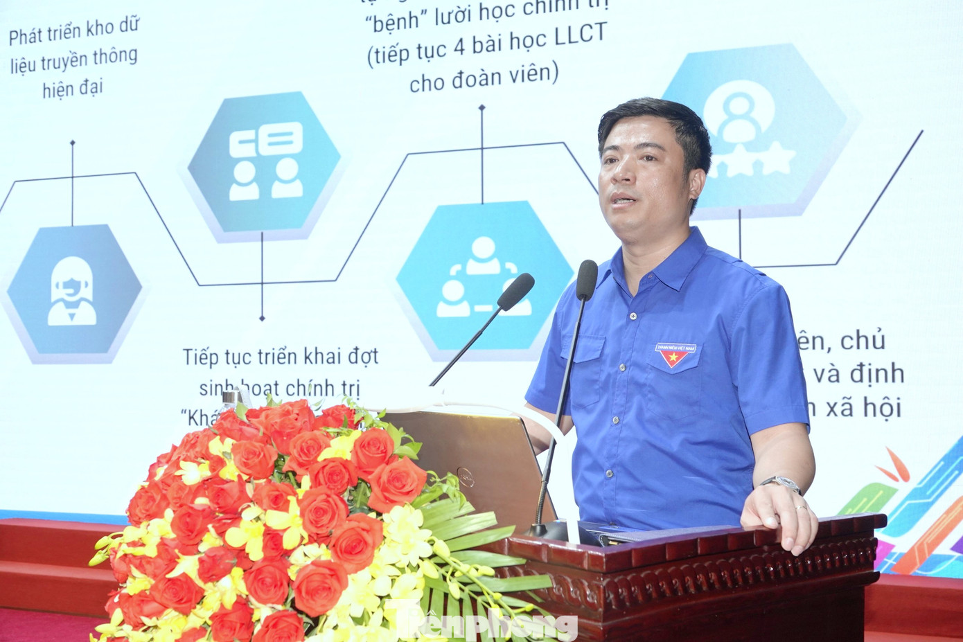 Anh Trần Văn Đông - Trưởng ban Kiểm tra Trung ương Đoàn phổ biến chuyên đề số 1 trong chương trình tập huấn: Nghị quyết Đại hội Đoàn toàn quốc lần thứ XII và một số định hướng lớn của thanh niên Việt Nam nhiệm kỳ 2022-2027. Anh Trần Văn Đông - Trưởng ban Kiểm tra Trung ương Đoàn phổ biến chuyên đề số 1 trong chương trình tập huấn: Nghị quyết Đại hội Đoàn toàn quốc lần thứ XII và một số định hướng lớn của thanh niên Việt Nam nhiệm kỳ 2022-2027.