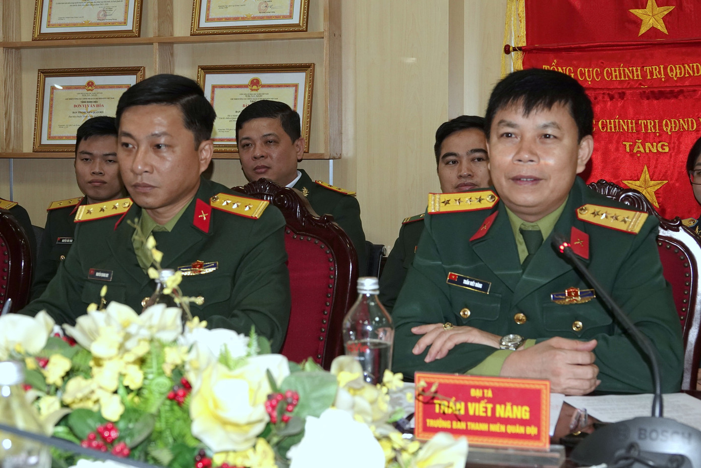 Tại tọa đàm, Đại tá Trần Viết Năng - Trưởng ban Thanh niên Quân đội bày tin tưởng và khẳng định: Với sự quan tâm của Bộ Quốc phòng Việt Nam và Bộ các Lực lượng vũ trang cách mạng Cuba, hoạt động giao lưu sĩ quan trẻ sẽ trở thành hoạt động thường niên với nhiều hoạt động ý nghĩa thiết thực đi vào chiều sâu, hiệu quả trong thời gian tới. Tại tọa đàm, Đại tá Trần Viết Năng - Trưởng ban Thanh niên Quân đội bày tin tưởng và khẳng định: Với sự quan tâm của Bộ Quốc phòng Việt Nam và Bộ các Lực lượng vũ trang cách mạng Cuba, hoạt động giao lưu sĩ quan trẻ sẽ trở thành hoạt động thường niên với nhiều hoạt động ý nghĩa thiết thực đi vào chiều sâu, hiệu quả trong thời gian tới.