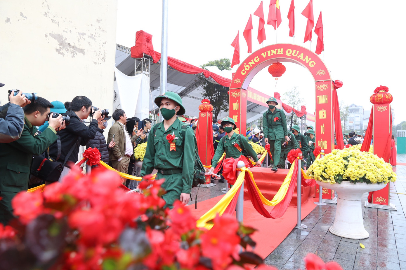 Thanh niên Hà Nội lên đường tòng quân bảo vệ Tổ quốc vào đầu năm 2023.