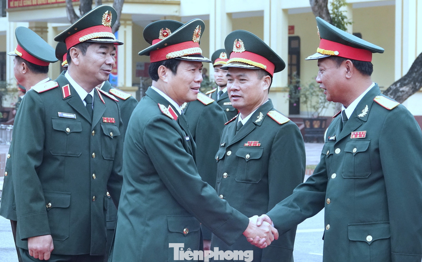 Thượng tướng Nguyễn Tân Cương - Ủy viên Trung ương Đảng, Tổng Tham mưu trưởng Quân đội nhân dân Việt Nam, Thứ trưởng Bộ Quốc phòng tới dự lễ công bố quyết định thành lập Quân đoàn 12. Ảnh: Nguyễn Minh Thượng tướng Nguyễn Tân Cương - Ủy viên Trung ương Đảng, Tổng Tham mưu trưởng Quân đội nhân dân Việt Nam, Thứ trưởng Bộ Quốc phòng tới dự lễ công bố quyết định thành lập Quân đoàn 12. Ảnh: Nguyễn Minh