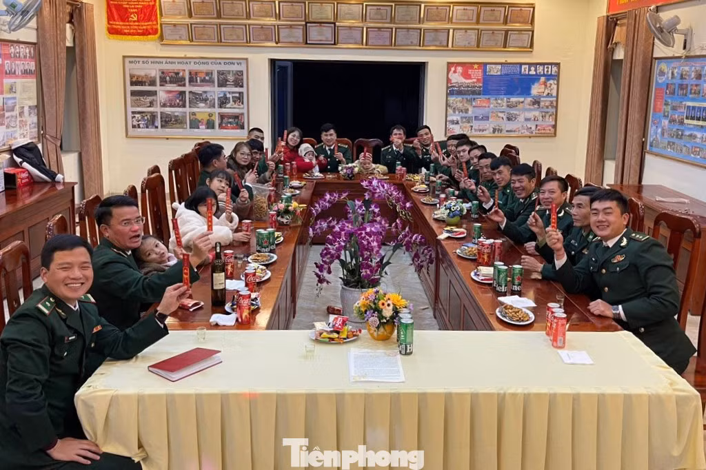 Cán bộ, chiến sỹ Đồn Biên phòng Ka Lăng (BĐBP Lai Châu) tổ chức đón đêm giao thừa Cán bộ, chiến sỹ Đồn Biên phòng Ka Lăng (BĐBP Lai Châu) tổ chức đón đêm giao thừa