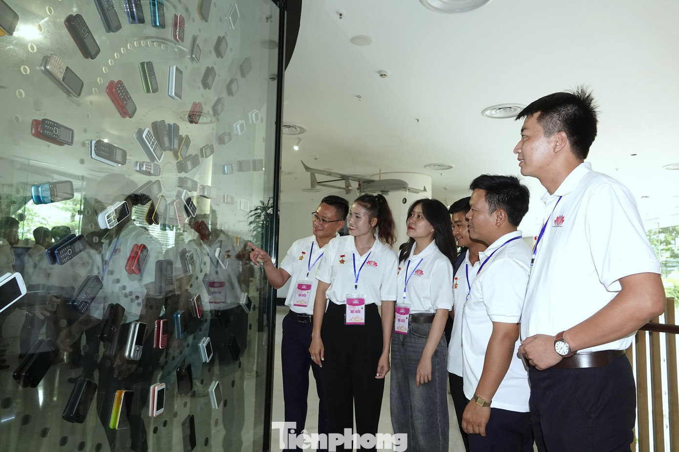 Các đại biểu đã có nhiều trải nghiệm thú vị tại bảo tàng của Viettel.