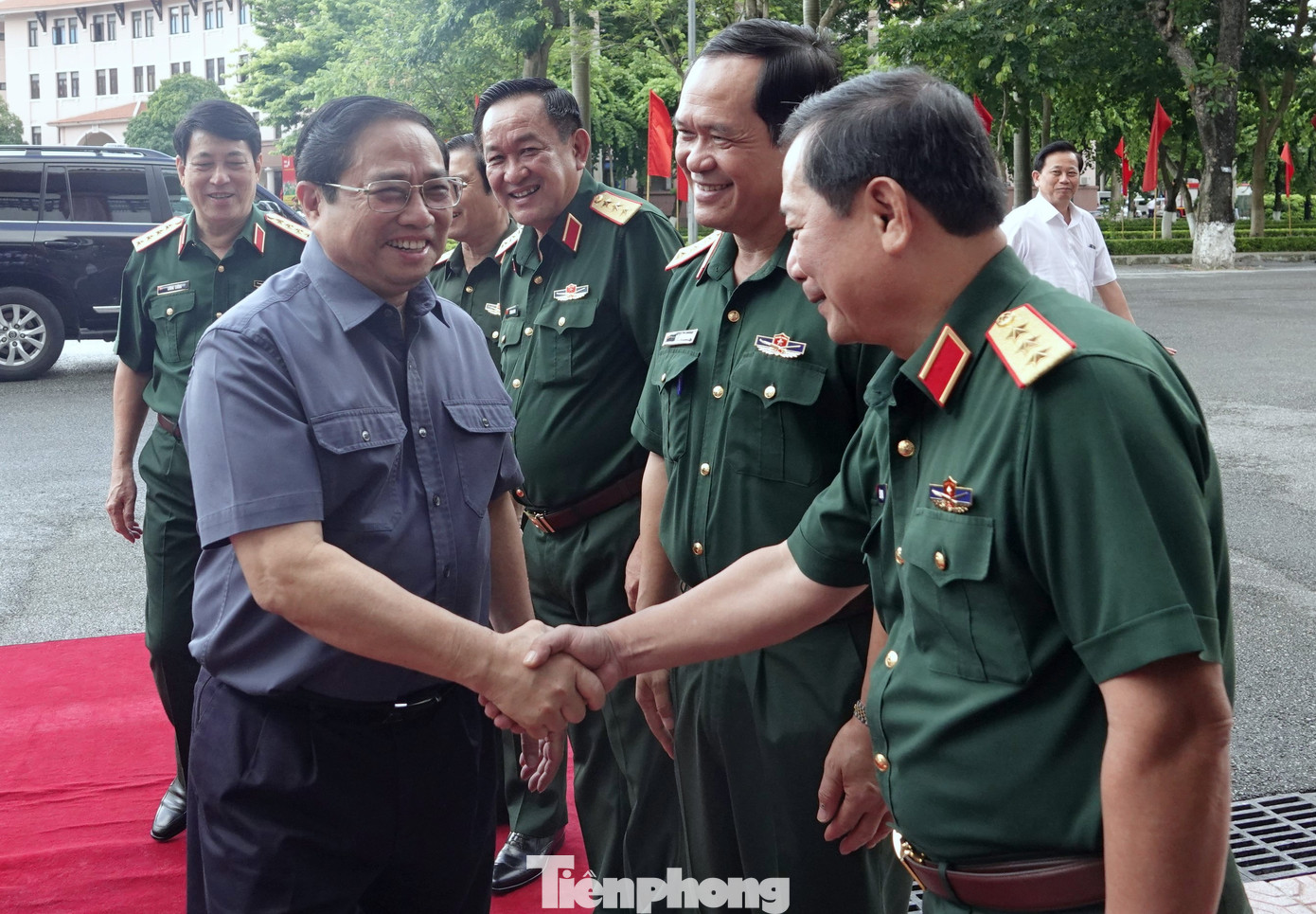 Lãnh đạo Quân ủy Trung ương - Bộ Quốc phòng đón Thủ tướng tới dự và chỉ đạo hội nghị, sáng 5/7. Ảnh: Nguyễn Minh Lãnh đạo Quân ủy Trung ương - Bộ Quốc phòng đón Thủ tướng tới dự và chỉ đạo hội nghị, sáng 5/7. Ảnh: Nguyễn Minh