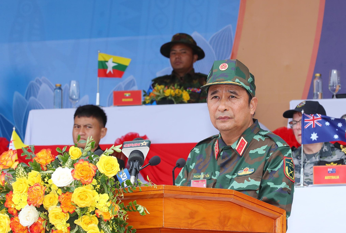 Thượng tướng Phùng Sĩ Tấn - Phó Tổng tham mưu trưởng Quân đội nhân dân Việt Nam phát biểu tại lễ khai mạc. Thượng tướng Phùng Sĩ Tấn - Phó Tổng tham mưu trưởng Quân đội nhân dân Việt Nam phát biểu tại lễ khai mạc.