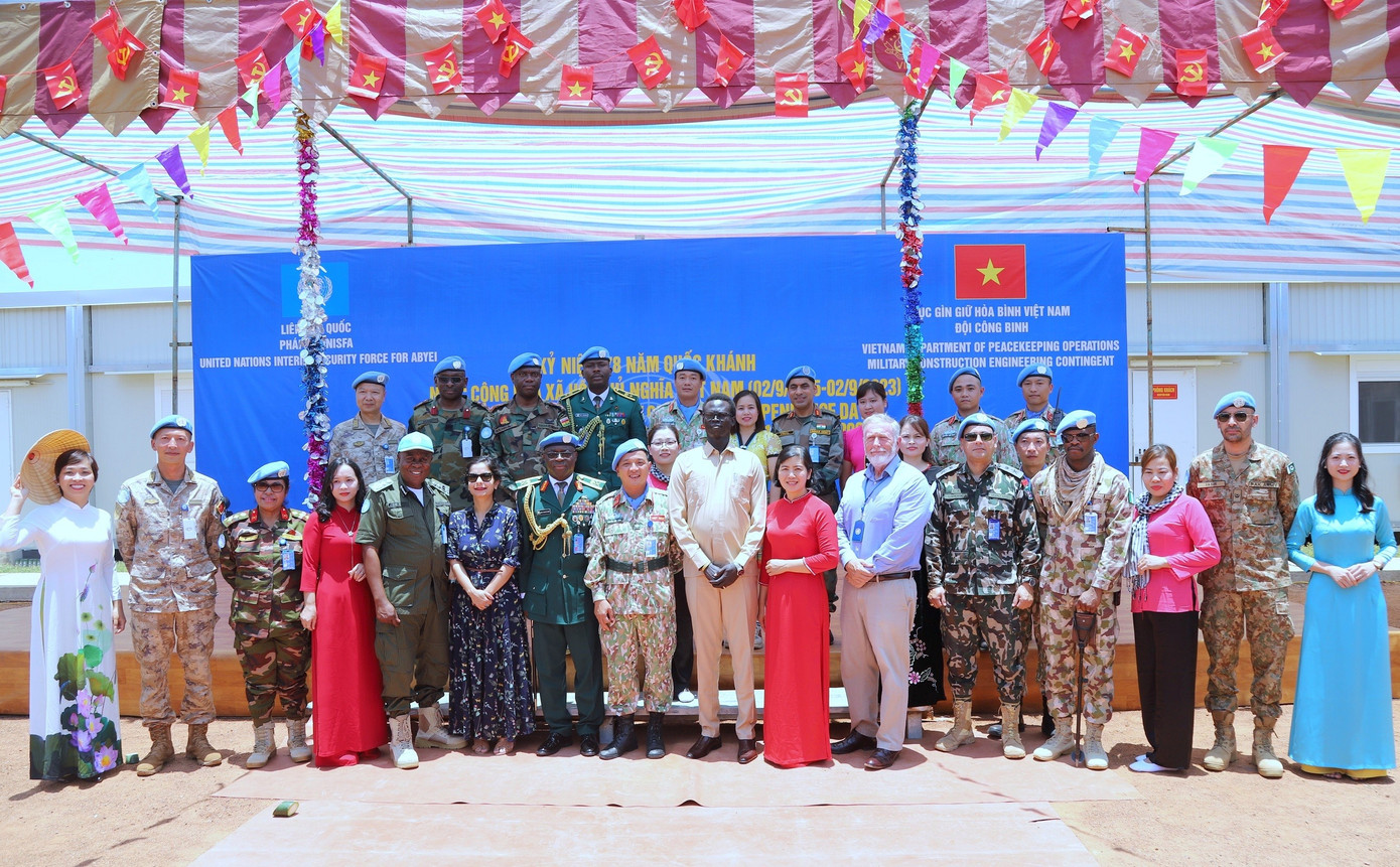 Tư lệnh Phái bộ UNISFA Benjamin Olufemi Sawyerr đánh giá, Việt Nam đã tích cực tham gia các hoạt động GGHB của LHQ, góp phần vào hòa bình, ổn định của khu vực và thế giới. Tư lệnh Phái bộ UNISFA Benjamin Olufemi Sawyerr đánh giá, Việt Nam đã tích cực tham gia các hoạt động GGHB của LHQ, góp phần vào hòa bình, ổn định của khu vực và thế giới.