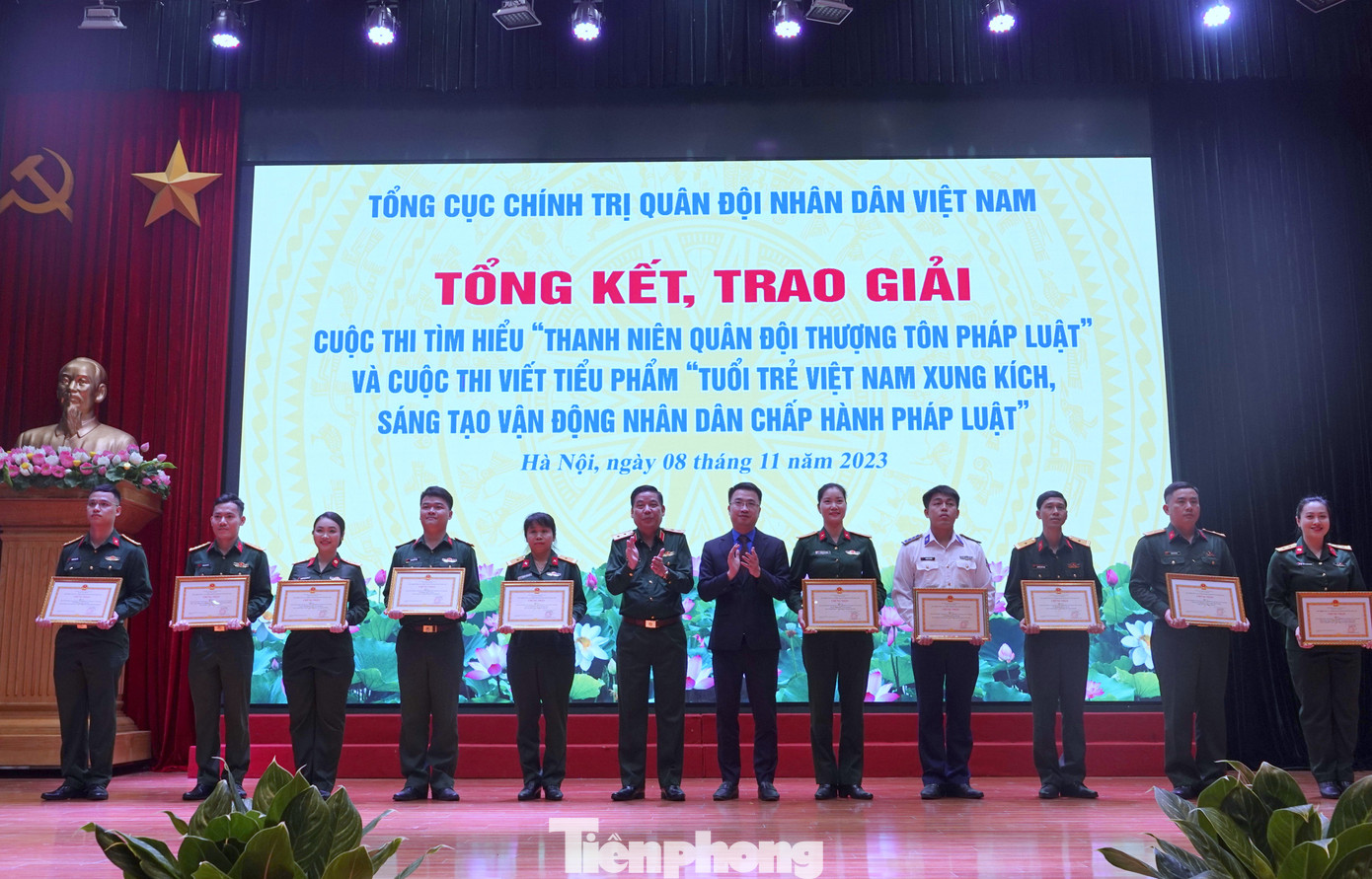 Cuộc thi tìm hiểu “Thanh niên Quân đội thượng tôn pháp luật” có 10 giải A, 20 giải B, 30 giải C và 40 giải Khuyến khích ở cấp toàn quân.