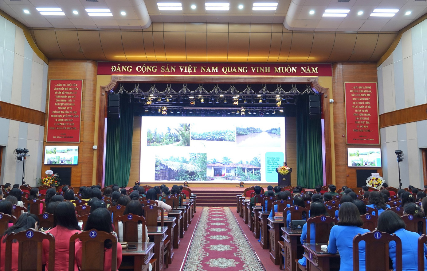 Tại chương trình gặp mặt, đã diễn ra hoạt động nói chuyện chuyên đề “Tư tưởng Hồ Chí Minh về phụ nữ và công tác phụ nữ”; tìm hiểu cuộc đời và quá trình hoạt động cách mạng của nữ tướng Nguyễn Thị Định. Tại chương trình gặp mặt, đã diễn ra hoạt động nói chuyện chuyên đề “Tư tưởng Hồ Chí Minh về phụ nữ và công tác phụ nữ”; tìm hiểu cuộc đời và quá trình hoạt động cách mạng của nữ tướng Nguyễn Thị Định.