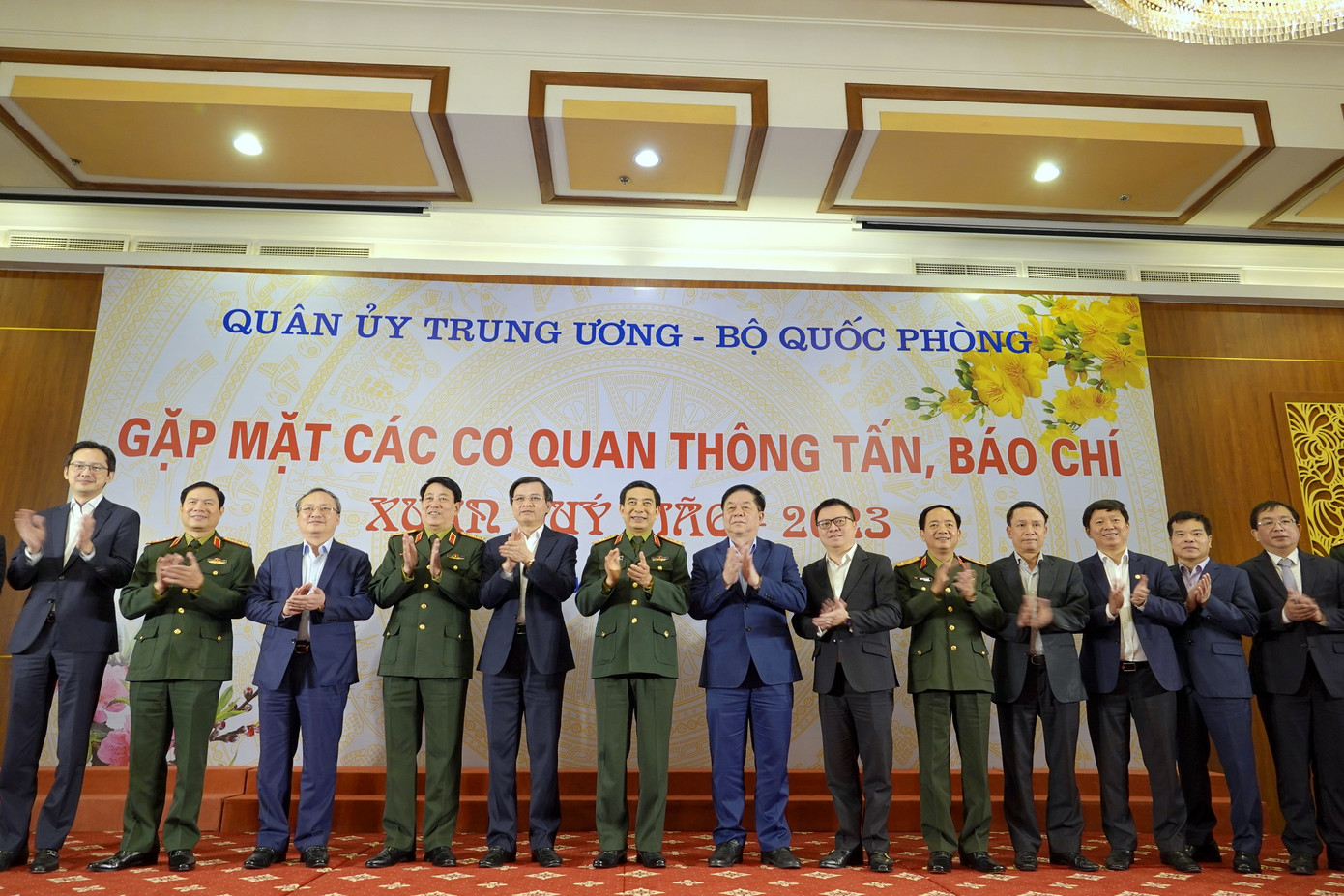 Lãnh đạo Quân ủy T.Ư, Bộ Quốc phòng, Ban Tuyên giáo T.Ư cùng các đại biểu lãnh đạo tham dự chương trình gặp mặt, chiều 7/3. Ảnh: Nguyễn Minh Lãnh đạo Quân ủy T.Ư, Bộ Quốc phòng, Ban Tuyên giáo T.Ư cùng các đại biểu lãnh đạo tham dự chương trình gặp mặt, chiều 7/3. Ảnh: Nguyễn Minh