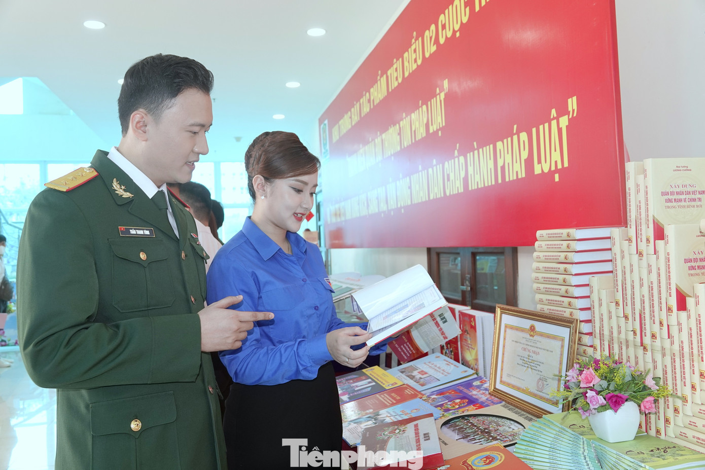 Thời gian qua, tuổi trẻ cả nước và tuổi trẻ Quân đội đã có nhiều hoạt động sôi nổi, sáng tạo thực hiện Ngày Pháp luật Việt Nam và đạt được những kết quả rất đáng ghi nhận.