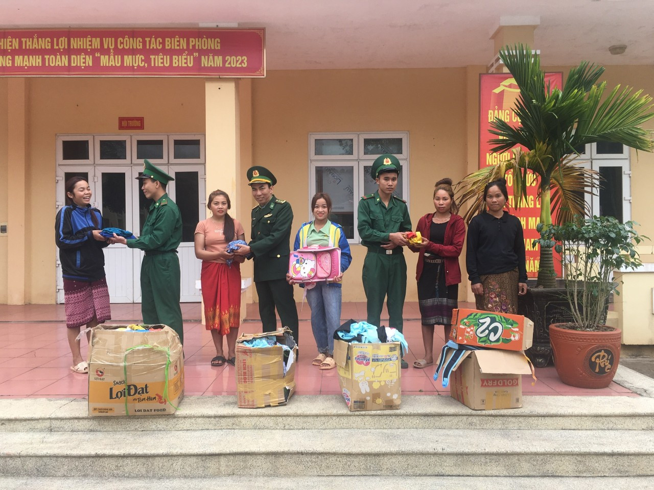 Các cơ sở Đoàn trong BĐBP tỉnh đã tích cực, chủ động tham mưu 28/28 xã phường biên giới tổ chức “Ngày hội Biên phòng toàn dân” năm 2023 với nhiều hoạt động sôi nổi, ý nghĩa.