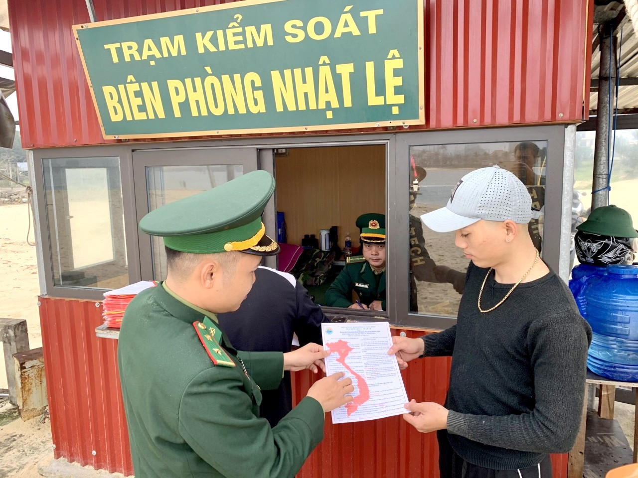 Các Chi đoàn, Đoàn cơ sở đã phát huy tinh thần xung kích, sáng tạo phối hợp cùng các tổ, đội công tác tổ chức tuyên truyền góp phần nâng cao nhận thức, ý thức trách nhiệm cho người dân, thanh thiếu nhi về truyền thống lực lượng BĐBP anh hùng, truyền thống Đoàn TNCS Hồ Chí Minh… Từ đó, tự giác chấp hành pháp luật, đoàn kết cùng BĐBP bảo vệ vững chắc chủ quyền an ninh biên giới, vùng biển.