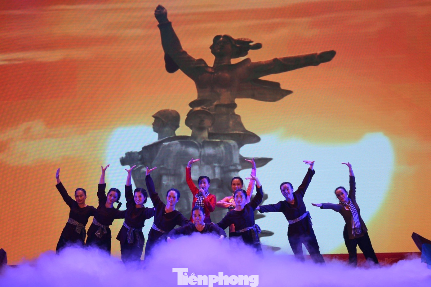 Phần thi tuyên truyền của đội tuyển phụ nữ Quân khu 9 với chủ đề “Phụ nữ lực lượng vũ trang Quân khu 9 tiếp bước truyền thống, xứng danh Bộ đội Cụ Hồ”.