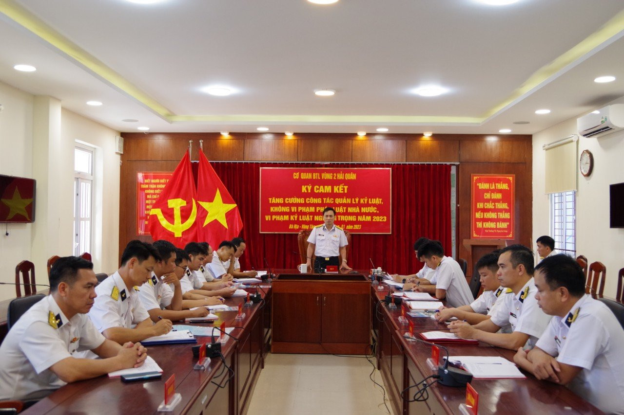 Đại tá Vũ Anh Tuấn - Bí thư Đảng ủy, Chính ủy Vùng 2 Hải quân chủ trì buổi ký cam kết Đại tá Vũ Anh Tuấn - Bí thư Đảng ủy, Chính ủy Vùng 2 Hải quân chủ trì buổi ký cam kết