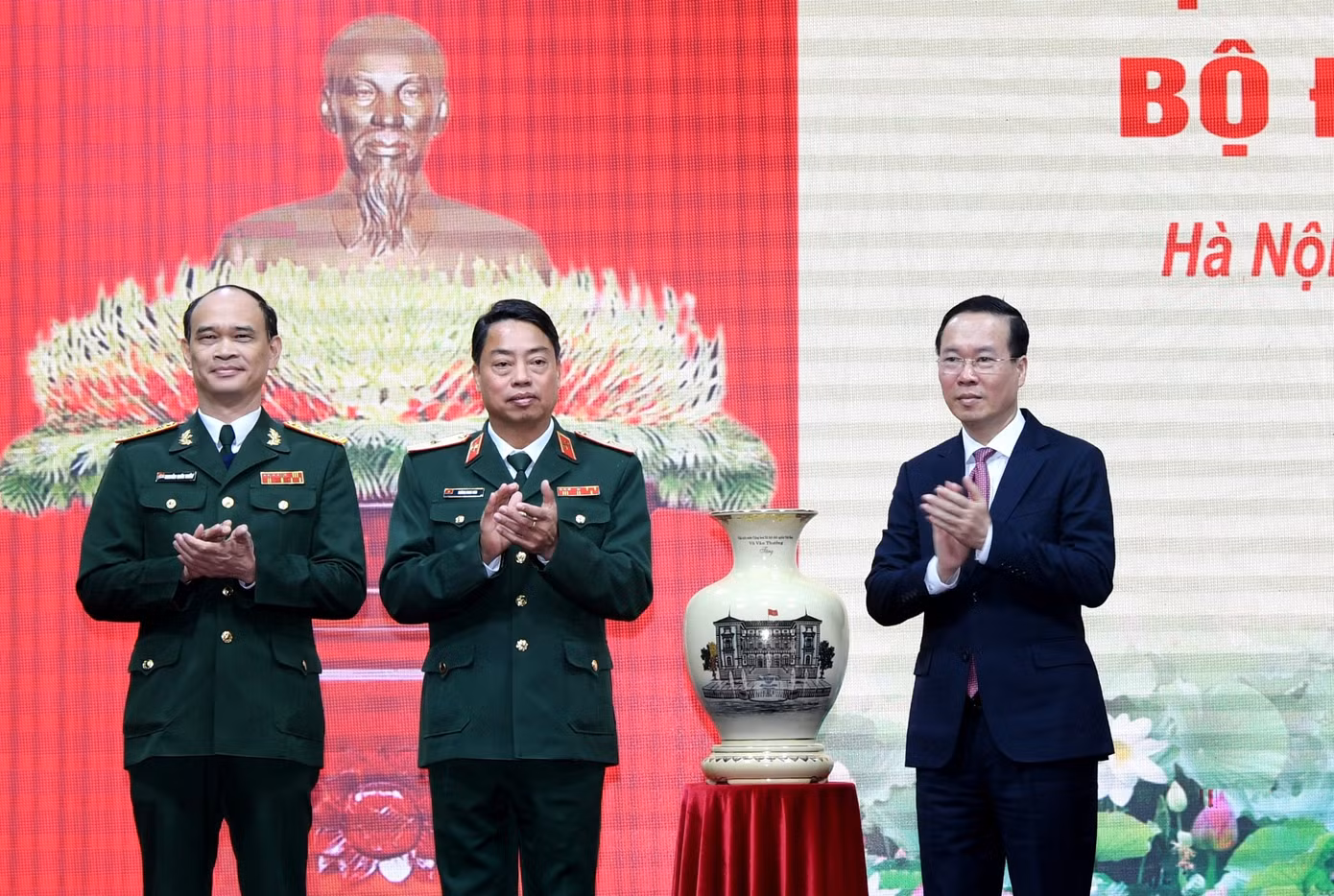 Chủ tịch nước tặng quà Binh chủng Đặc công.